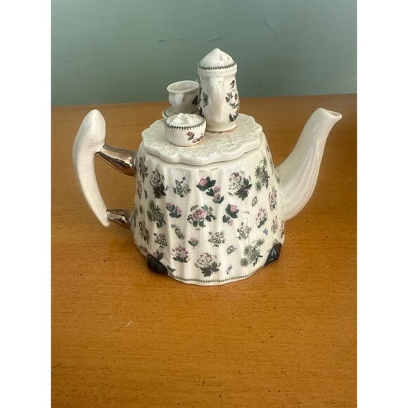 Vintage Collector's Ceramic Floral Teapot With Mini Teacup & Sugar Bowl Lid - Picture 3 of 6